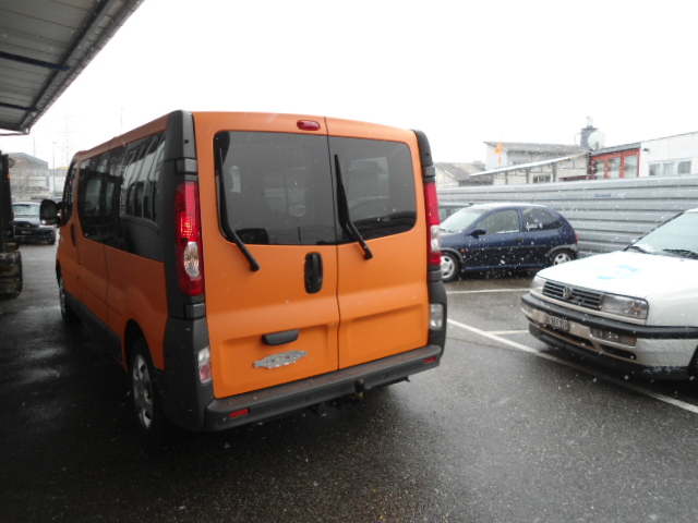 Renault Trafic in Orange matt.